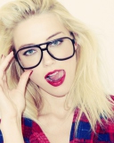 Обои Blonde In Black Glasses 128x160