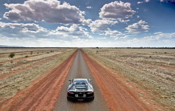 Das Lamborghini Aventador On Empty Country Road Wallpaper