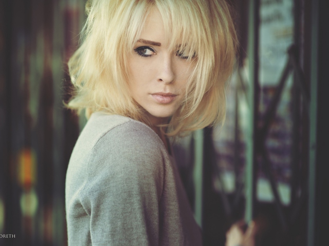 Screenshot №1 pro téma Short Hair Blonde 640x480