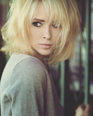 Short Hair Blonde - Obrázkek zdarma pro Nokia Asha 308