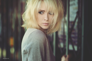 Short Hair Blonde - Obrázkek zdarma pro HTC Wildfire