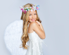 Обои Little White Angel 220x176