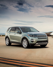 Das Land Rover Discovery Sport in Hangar Wallpaper 176x220