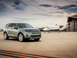Land Rover Discovery Sport in Hangar wallpaper 320x240