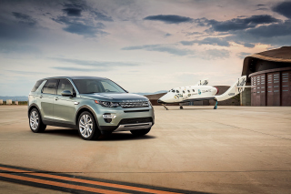 Kostenloses Land Rover Discovery Sport in Hangar Wallpaper für Android, iPhone und iPad