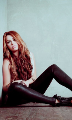 Sfondi Miley Cyrus Hot 240x400