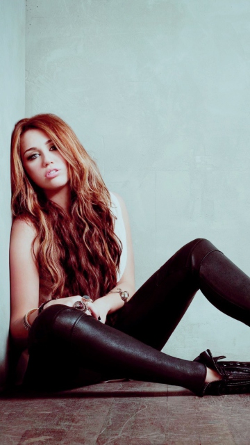 Обои Miley Cyrus Hot 360x640