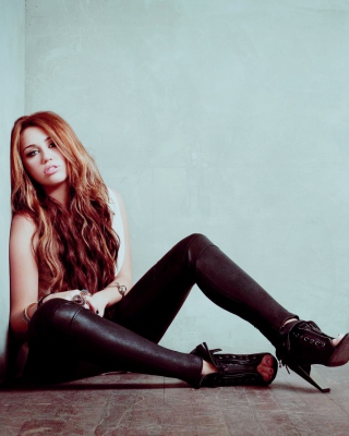 Kostenloses Miley Cyrus Hot Wallpaper für Nokia X3-02