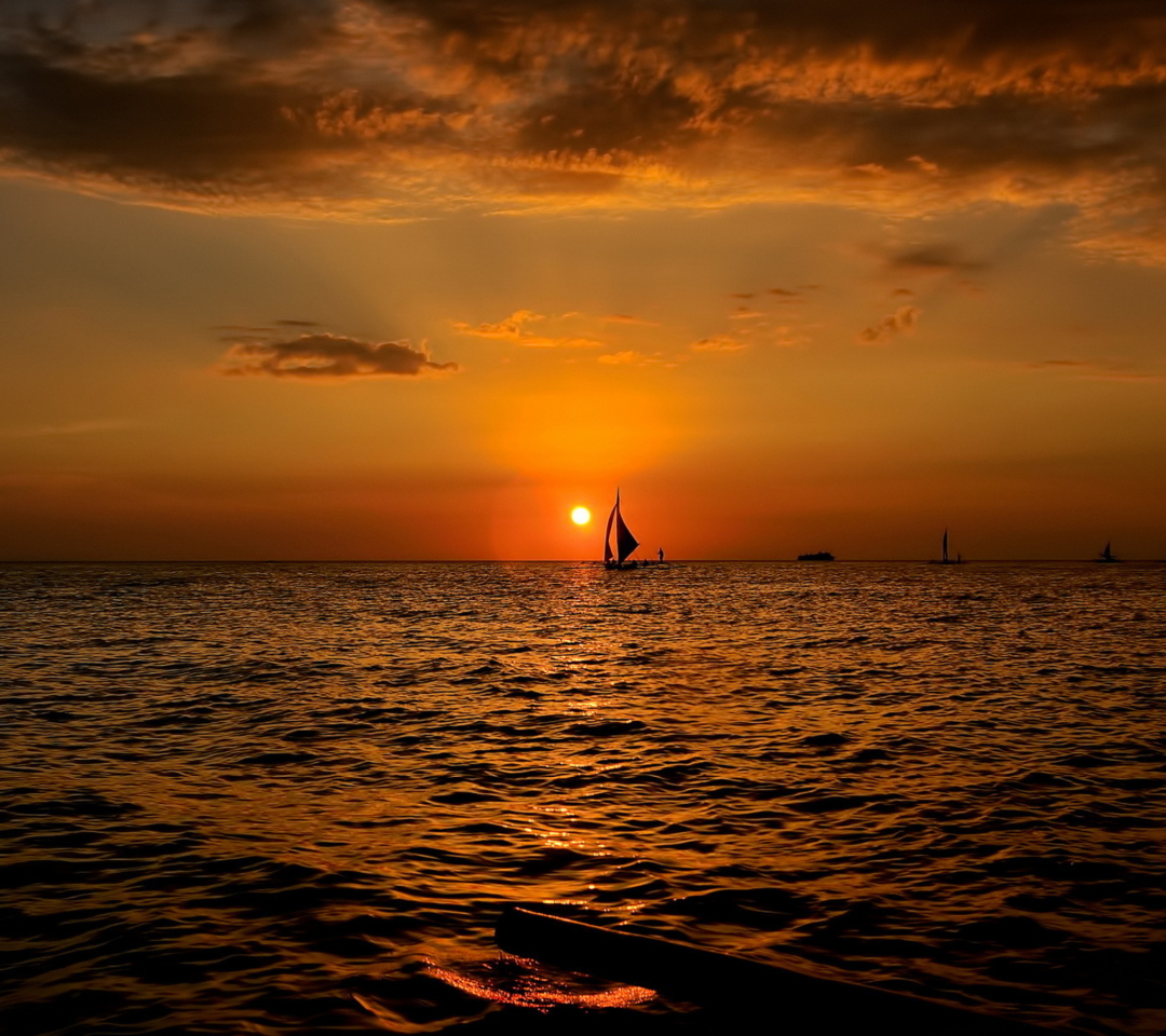 Fondo de pantalla Sunset Sailing 1080x960