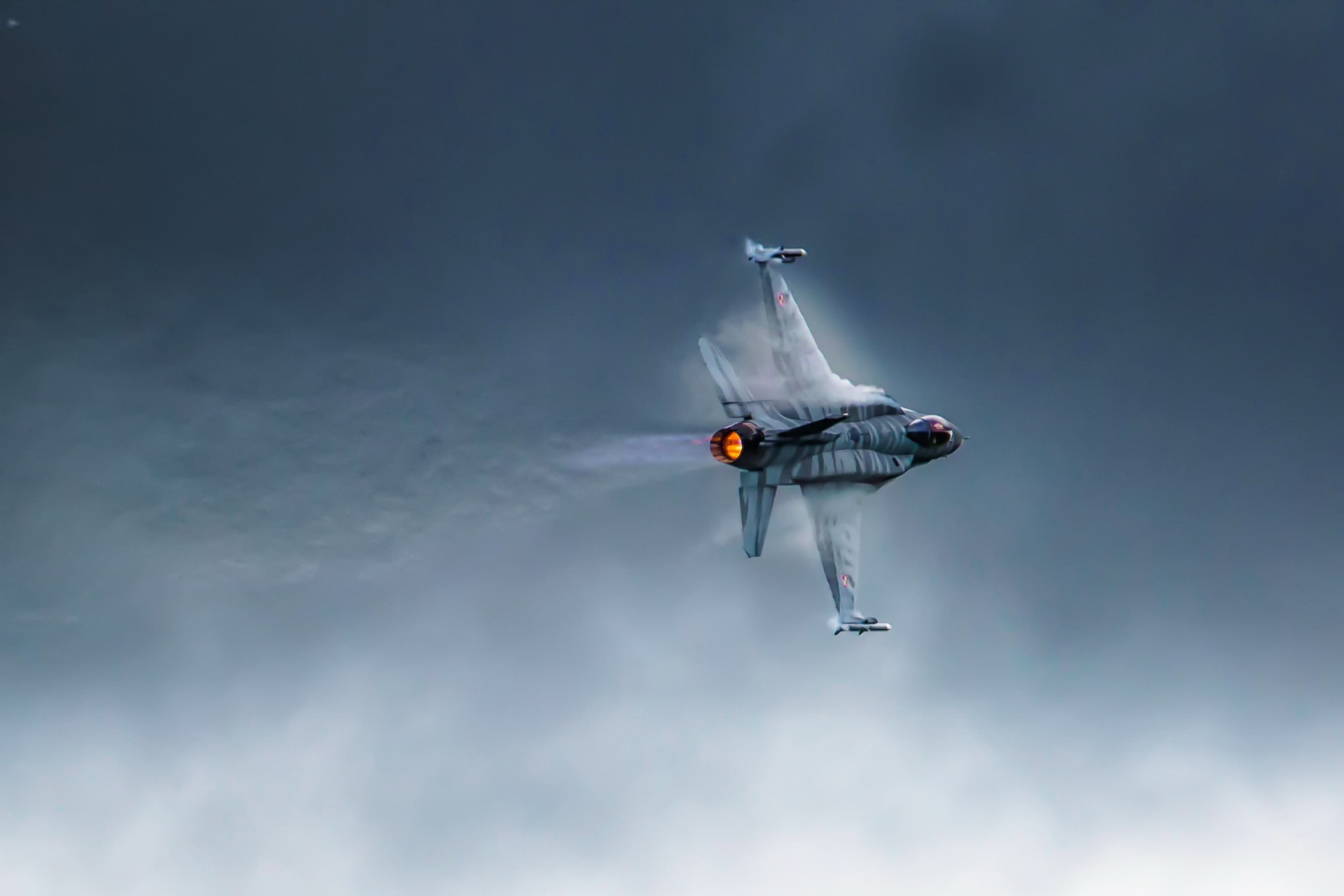 Screenshot №1 pro téma F 16 Fighting Falcon 2880x1920