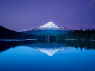 Sfondi Mountains with lake reflection 320x240