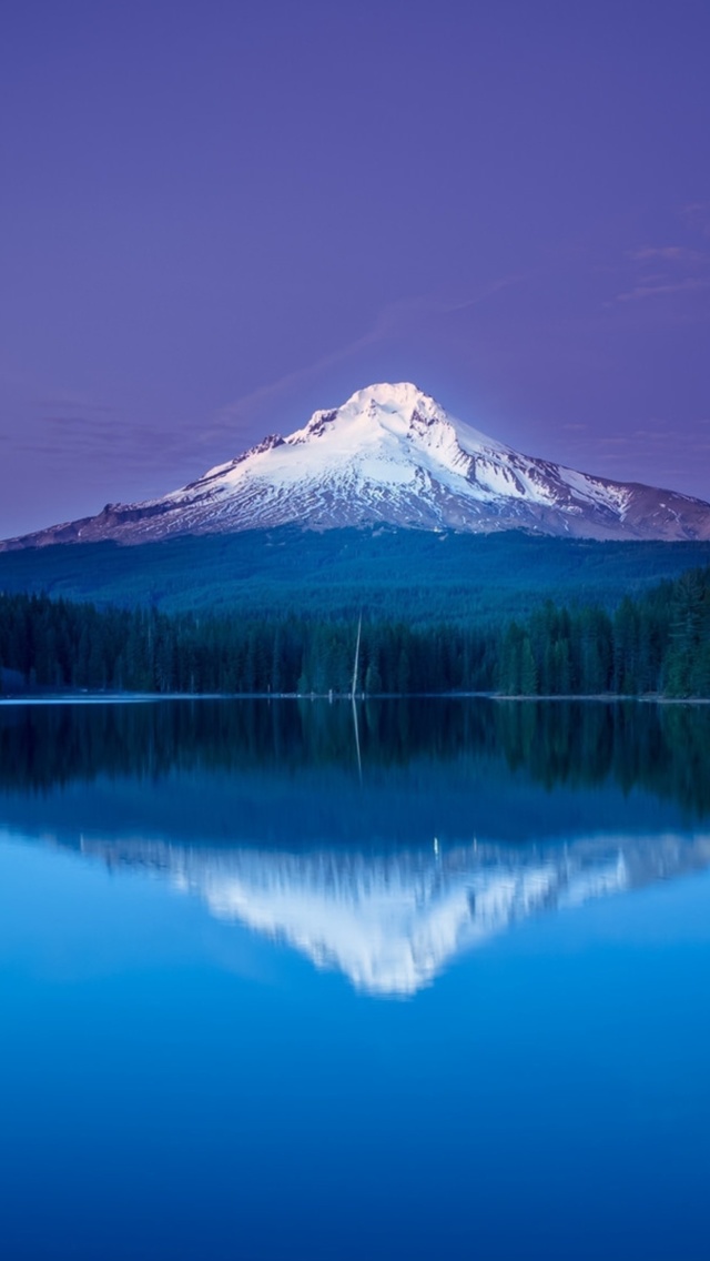 Mountains with lake reflection wallpaper 640x1136