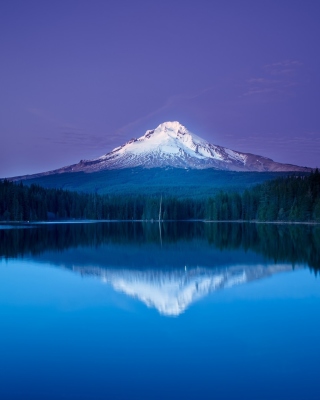 Mountains with lake reflection papel de parede para celular para 240x320