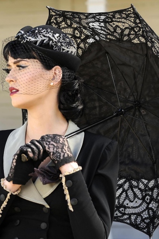 Screenshot №1 pro téma Katy Perry Black Umbrella 320x480