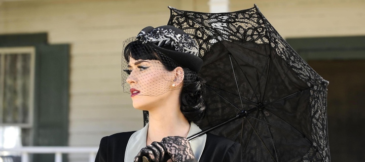 Screenshot №1 pro téma Katy Perry Black Umbrella 720x320