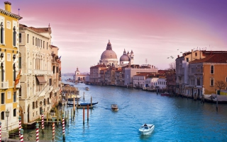 In Venice Italy - Obrázkek zdarma pro Widescreen Desktop PC 1680x1050
