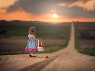 Fondo de pantalla Little Girl With Flower Basket 320x240