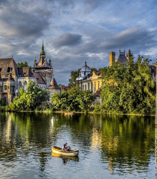 Budapest - Obrázkek zdarma pro Nokia C2-00