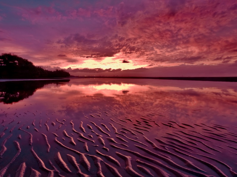 Fondo de pantalla Red Sunset and Lake Surface 800x600