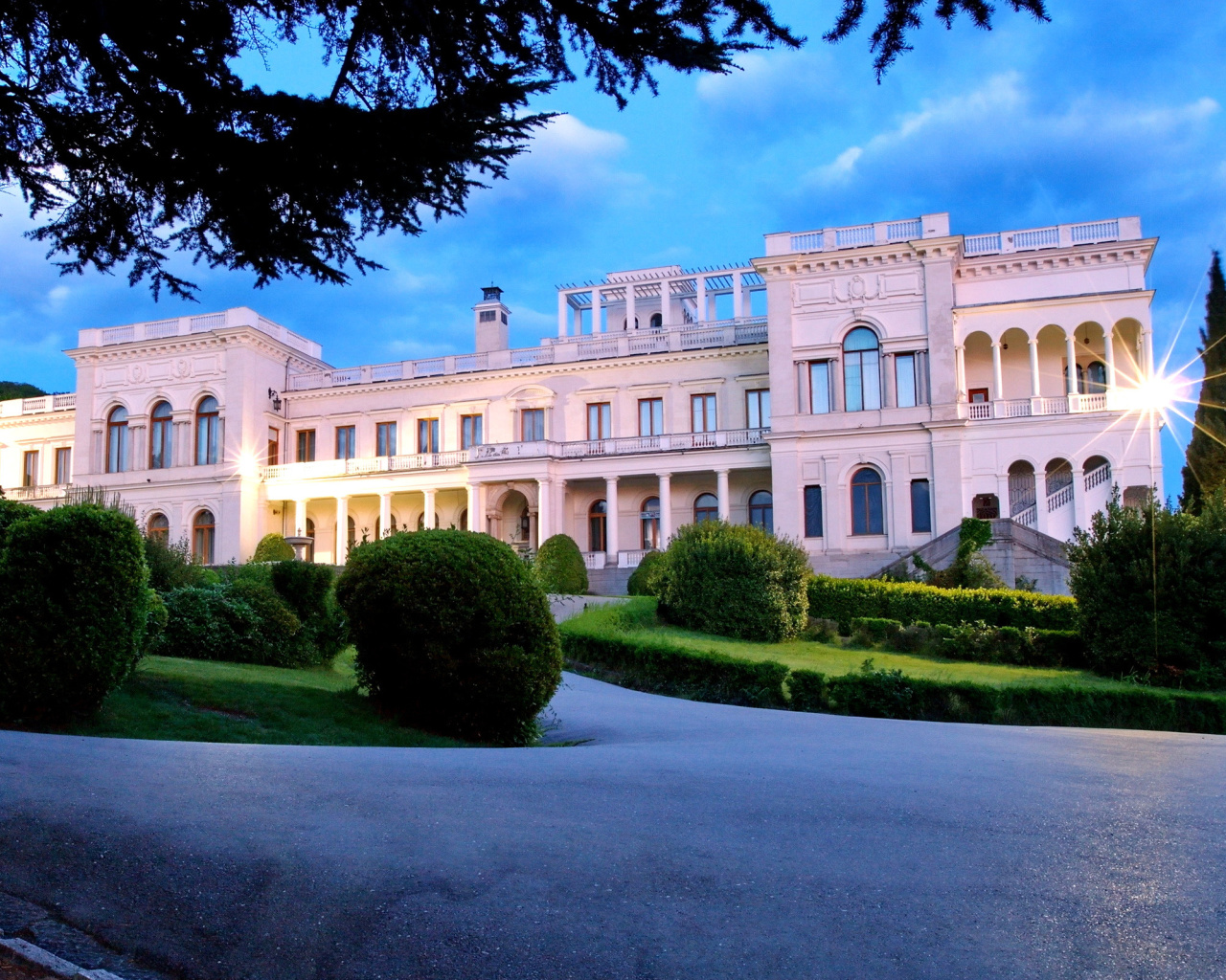 Screenshot №1 pro téma Livadia Palace in Crimea 1280x1024
