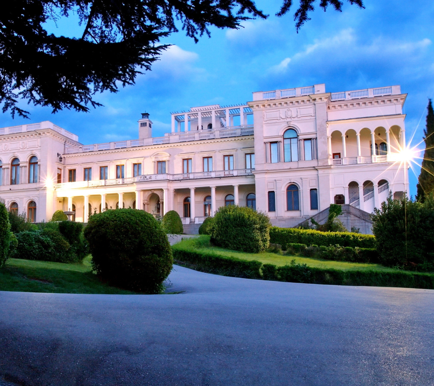 Screenshot №1 pro téma Livadia Palace in Crimea 1440x1280