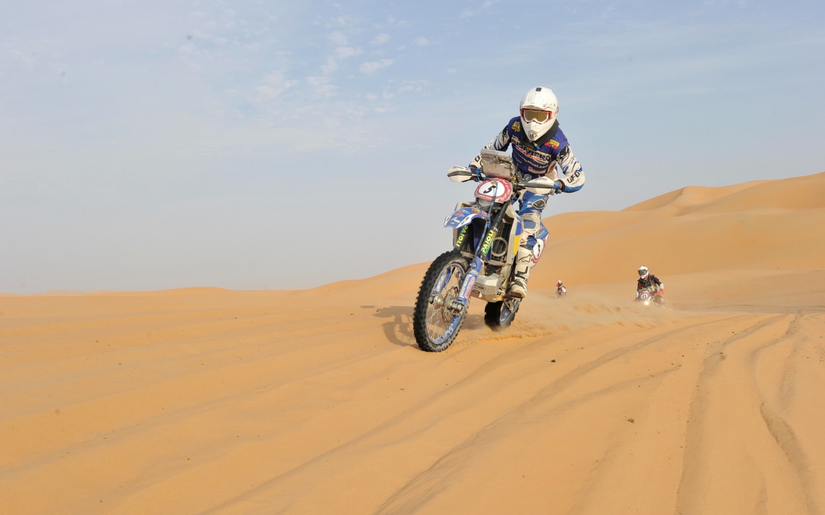 Screenshot №1 pro téma Moto Rally In Desert 1680x1050