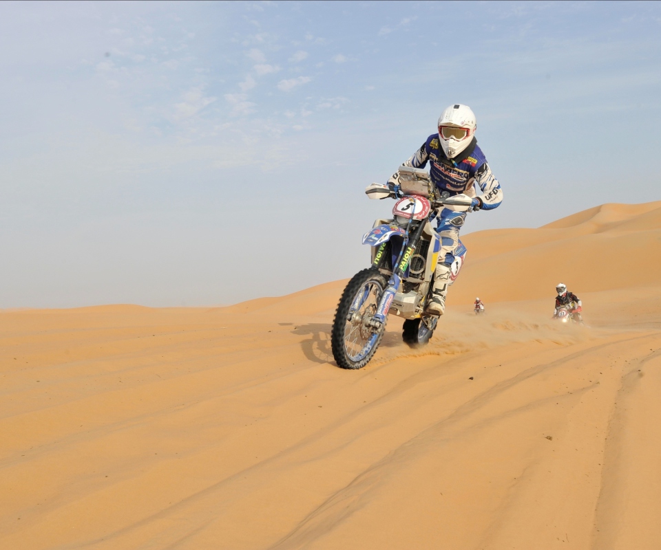 Moto Rally In Desert wallpaper 960x800