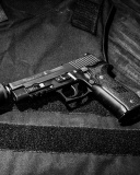 Обои Pistol SigSauer P226 128x160