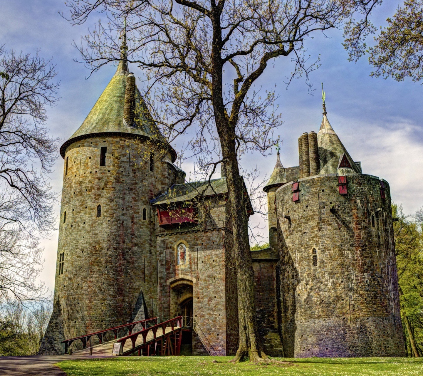 Обои Castell Coch in South Wales 1440x1280