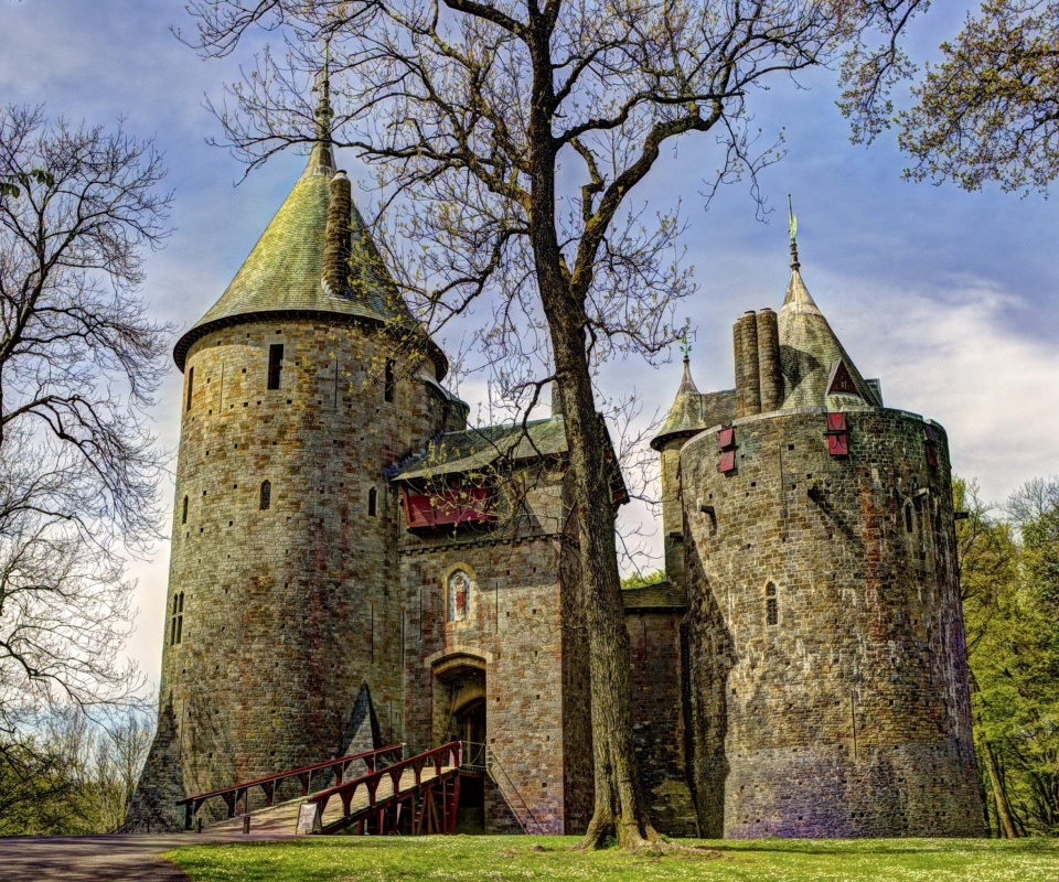 Fondo de pantalla Castell Coch in South Wales 960x800