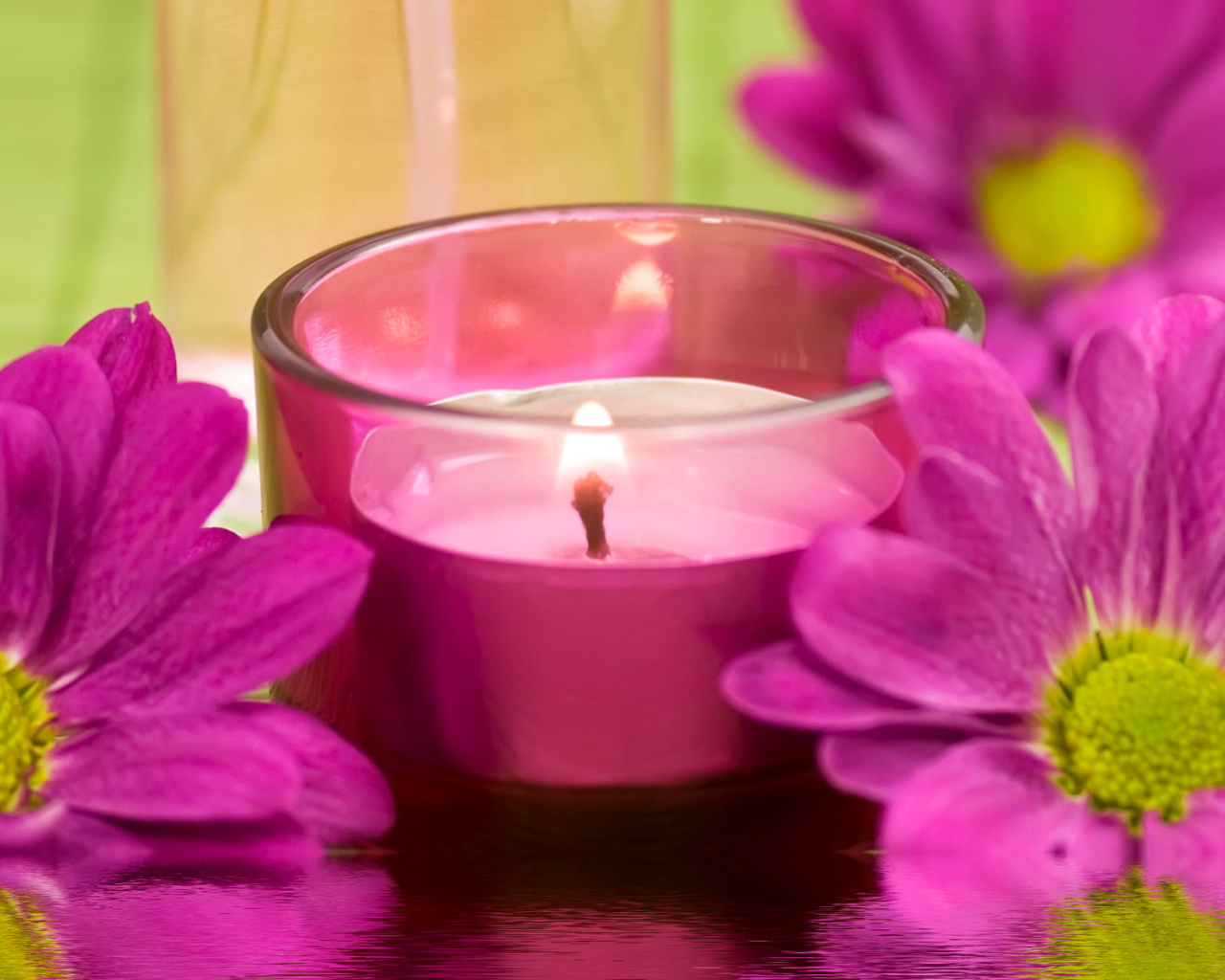 Screenshot №1 pro téma Violet Candle and Flowers 1280x1024