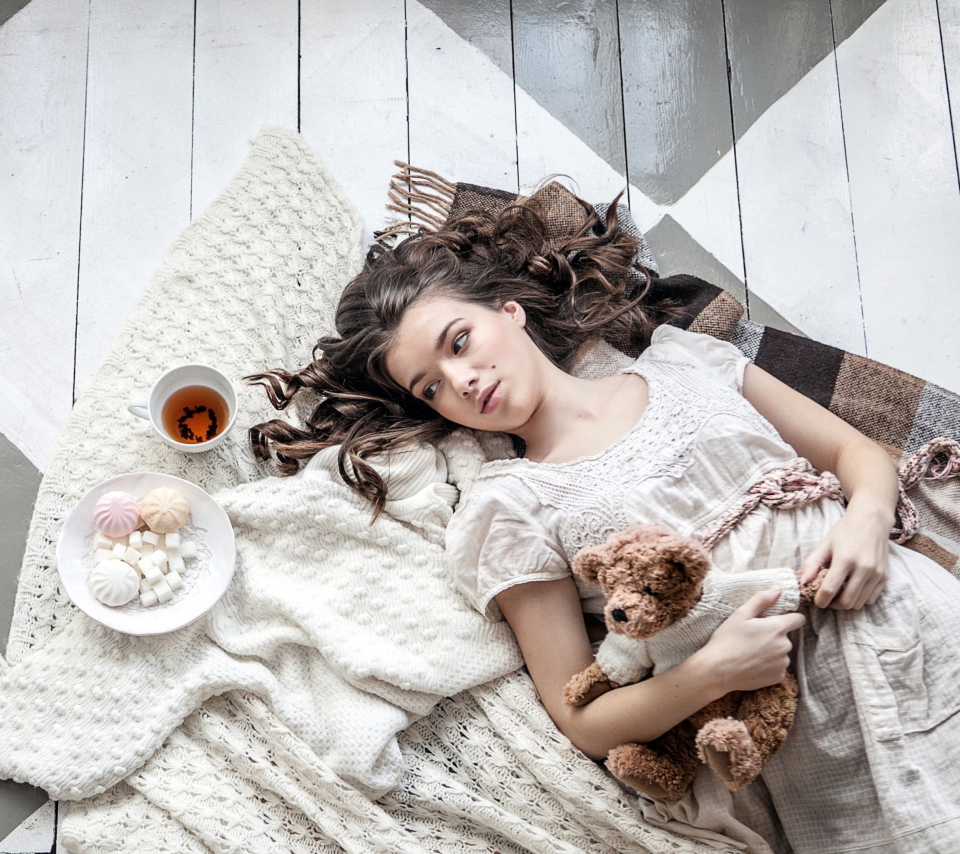 Das Romantic Girl With Teddy Bear Wallpaper 960x854