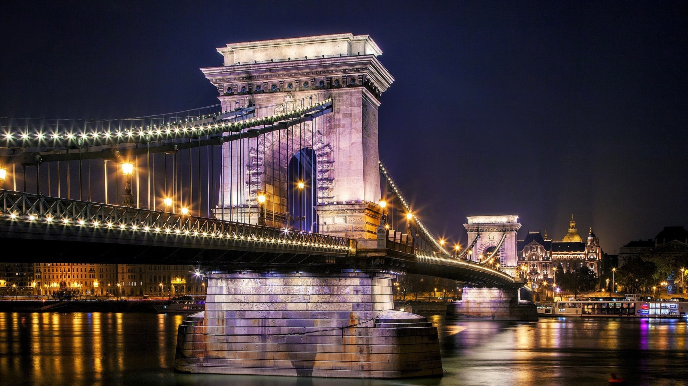 Screenshot №1 pro téma Chain Bridge in Budapest on Danube 1366x768