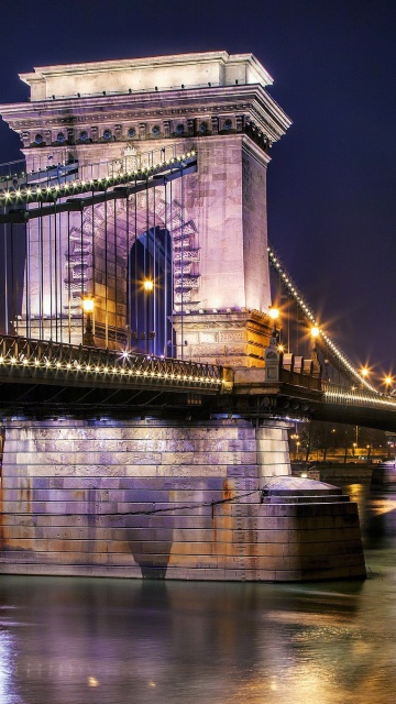 Fondo de pantalla Chain Bridge in Budapest on Danube 360x640