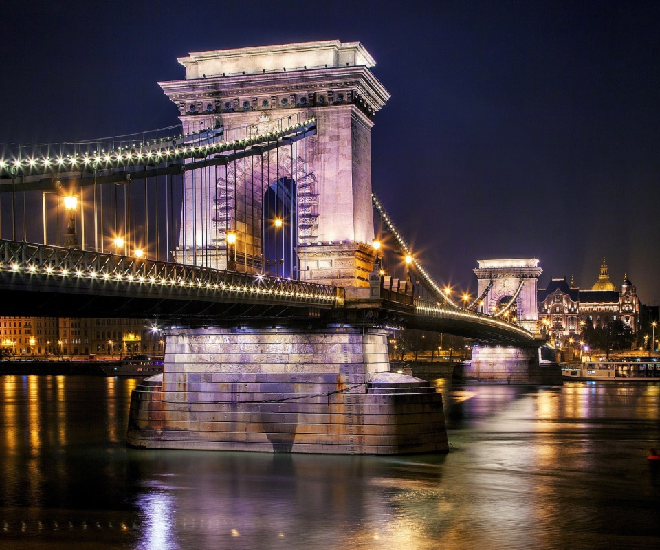 Chain Bridge in Budapest on Danube screenshot #1 960x800