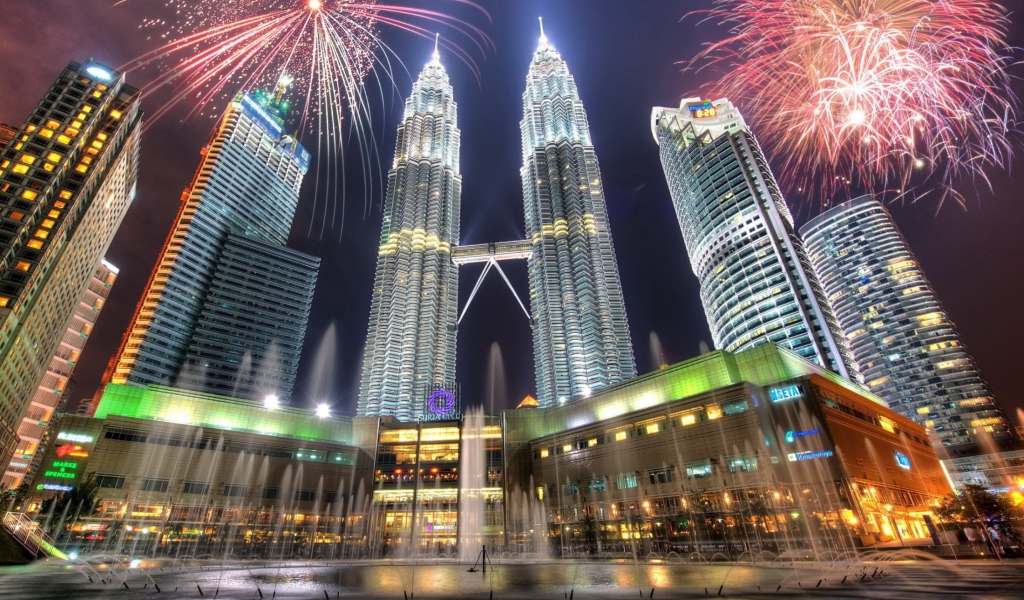 Petronas Towers in Kuala Lumpur (Malaysia) screenshot #1 1024x600