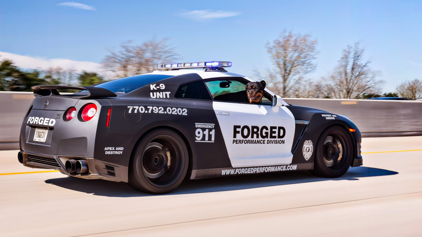 Das Police Nissan GT-R Wallpaper 1366x768