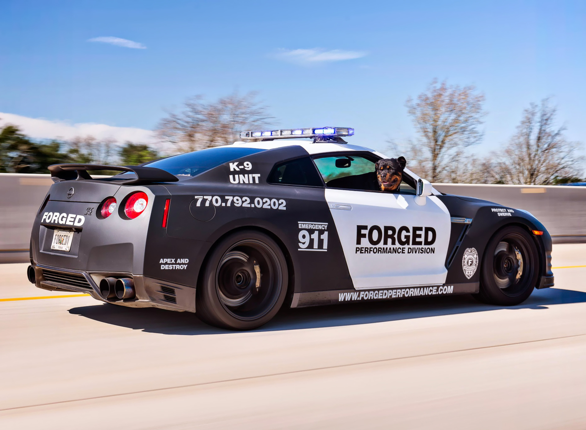 Fondo de pantalla Police Nissan GT-R 1920x1408