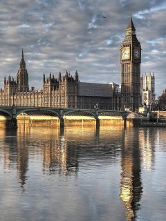 Das Palace of Westminster in London Wallpaper 240x320
