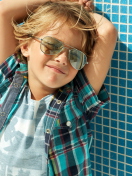 Fondo de pantalla Stylish Little Boy In Sunglasses 132x176