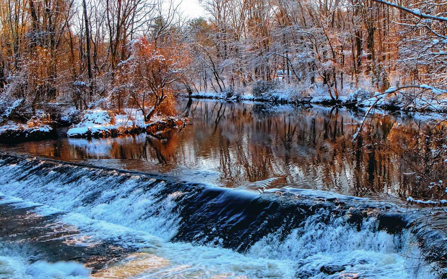 Обои Winter Stream 1440x900