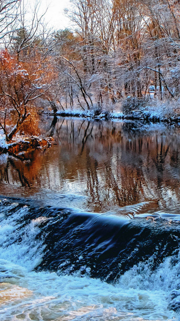 Sfondi Winter Stream 360x640