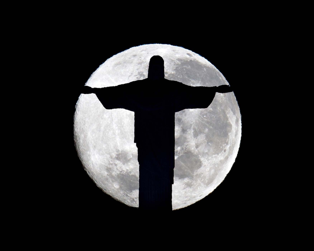 Screenshot №1 pro téma Full Moon And Christ The Redeemer In Rio De Janeiro 1280x1024