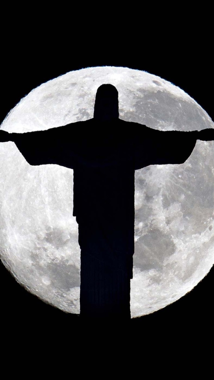 Das Full Moon And Christ The Redeemer In Rio De Janeiro Wallpaper 750x1334