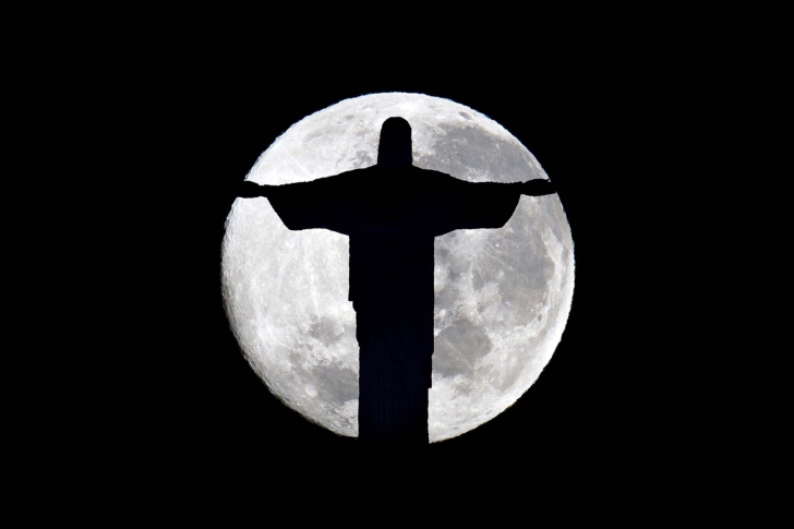 Full Moon And Christ The Redeemer In Rio De Janeiro screenshot #1