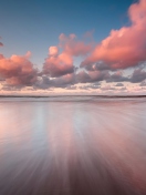 Sfondi Beautiful Pink Clouds Over Sea 132x176