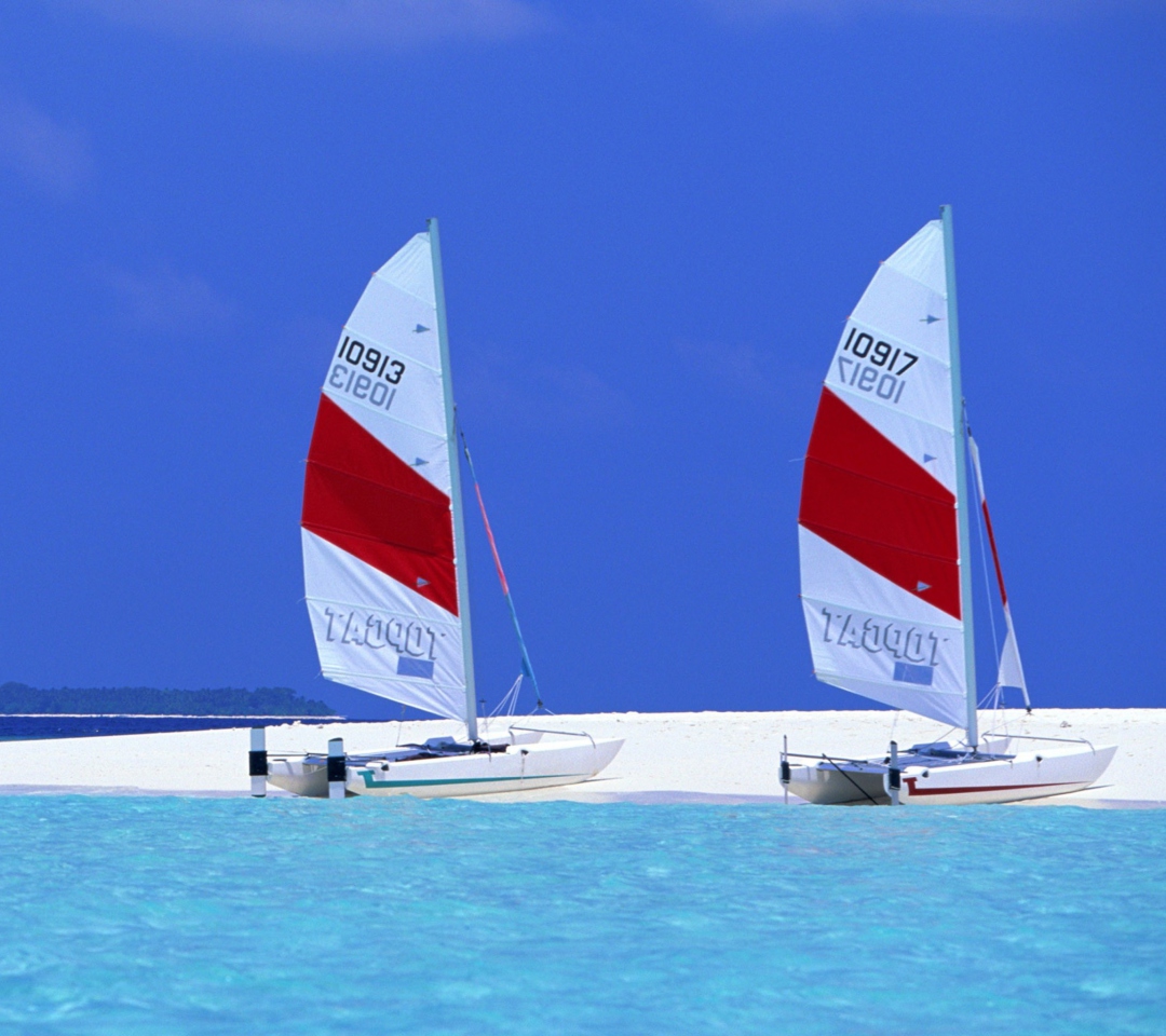 Screenshot №1 pro téma Sailing Boats On Exotic Beach 1080x960