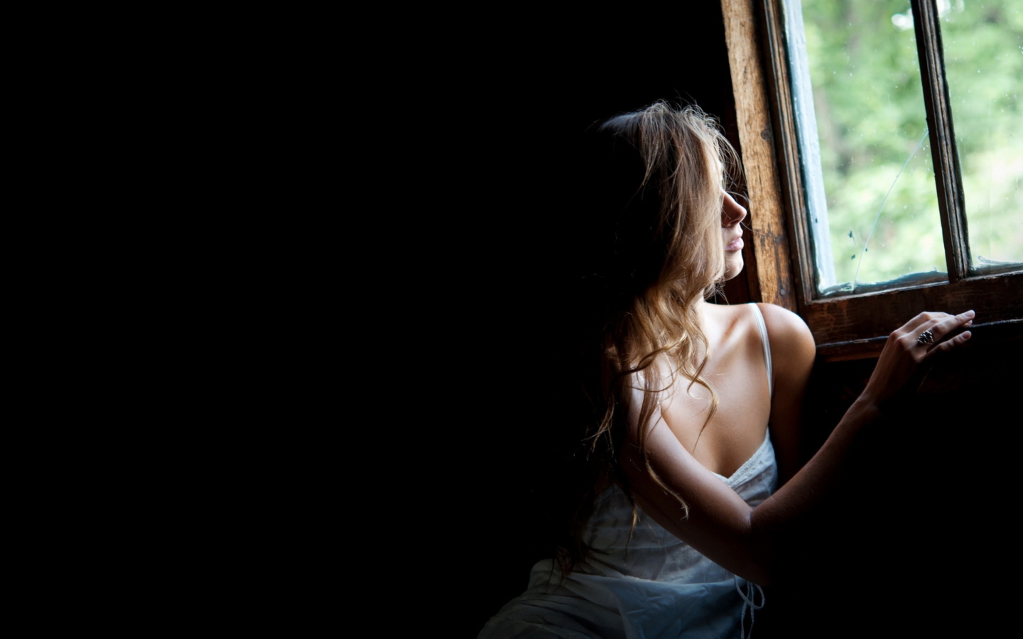 Girl Looking At Window screenshot #1 1440x900