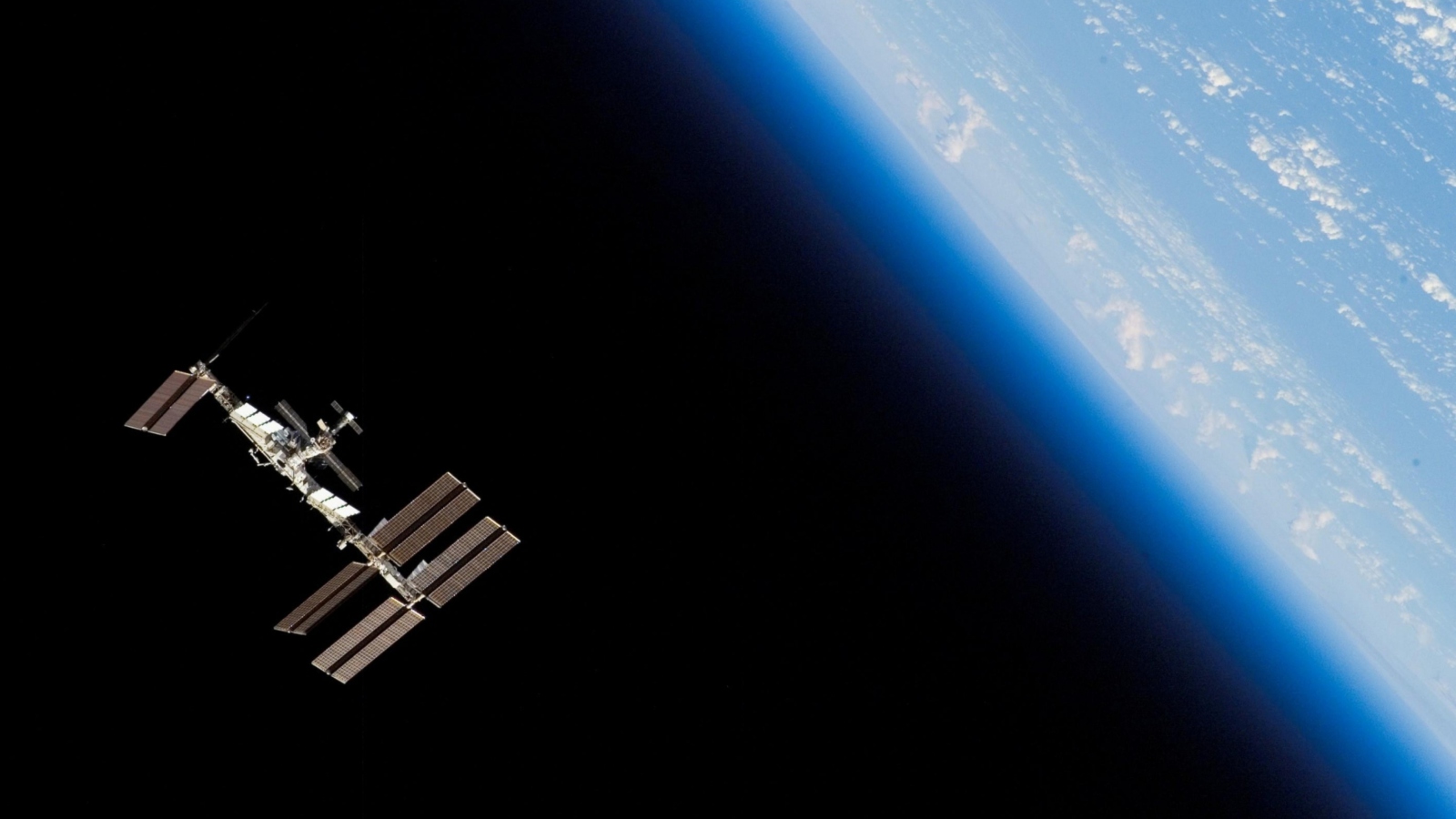 The ISS In Space screenshot #1 1600x900