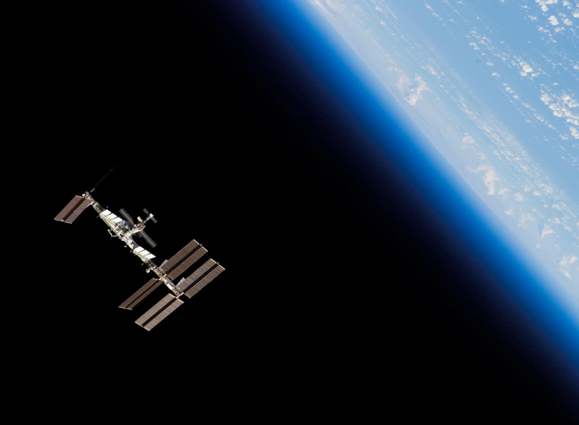 The ISS In Space screenshot #1 1920x1408